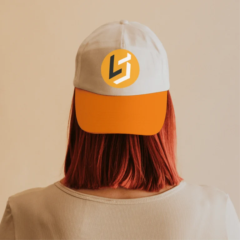 Gorra de marca La Sirvecería.