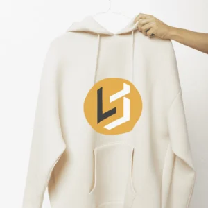 Sudadera blanca de marca La Sirvecería.