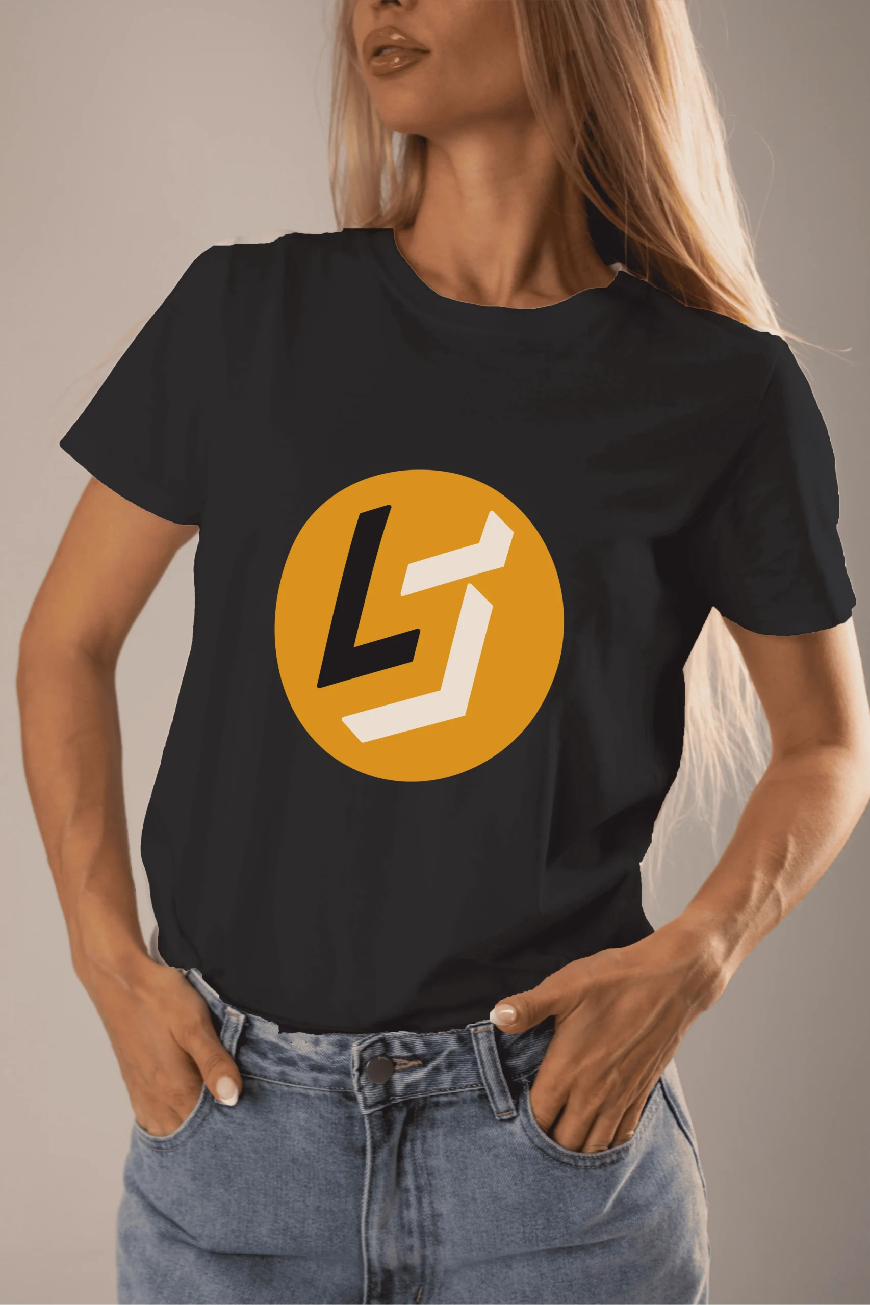 Camiseta La Sirvecería negra.