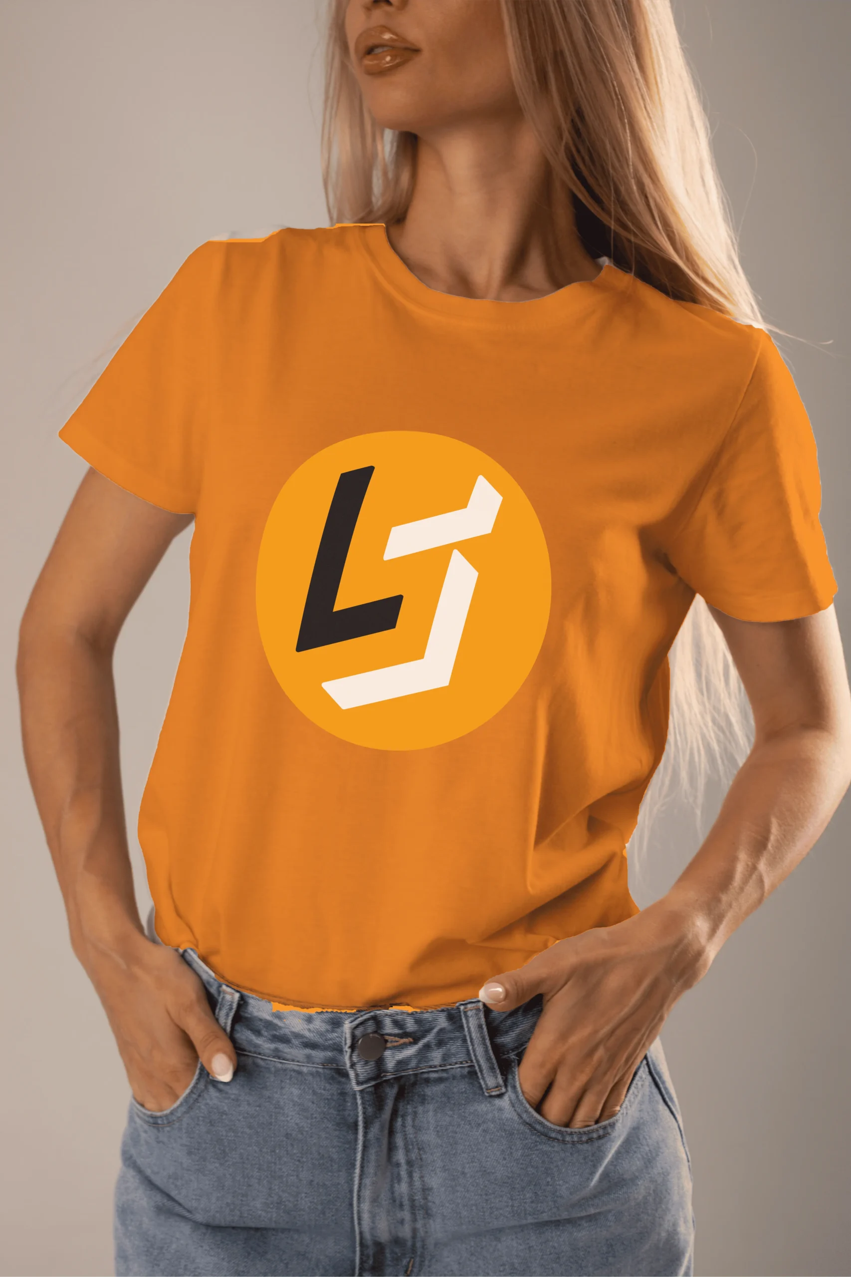 Camiseta La Sirvecería naranja.