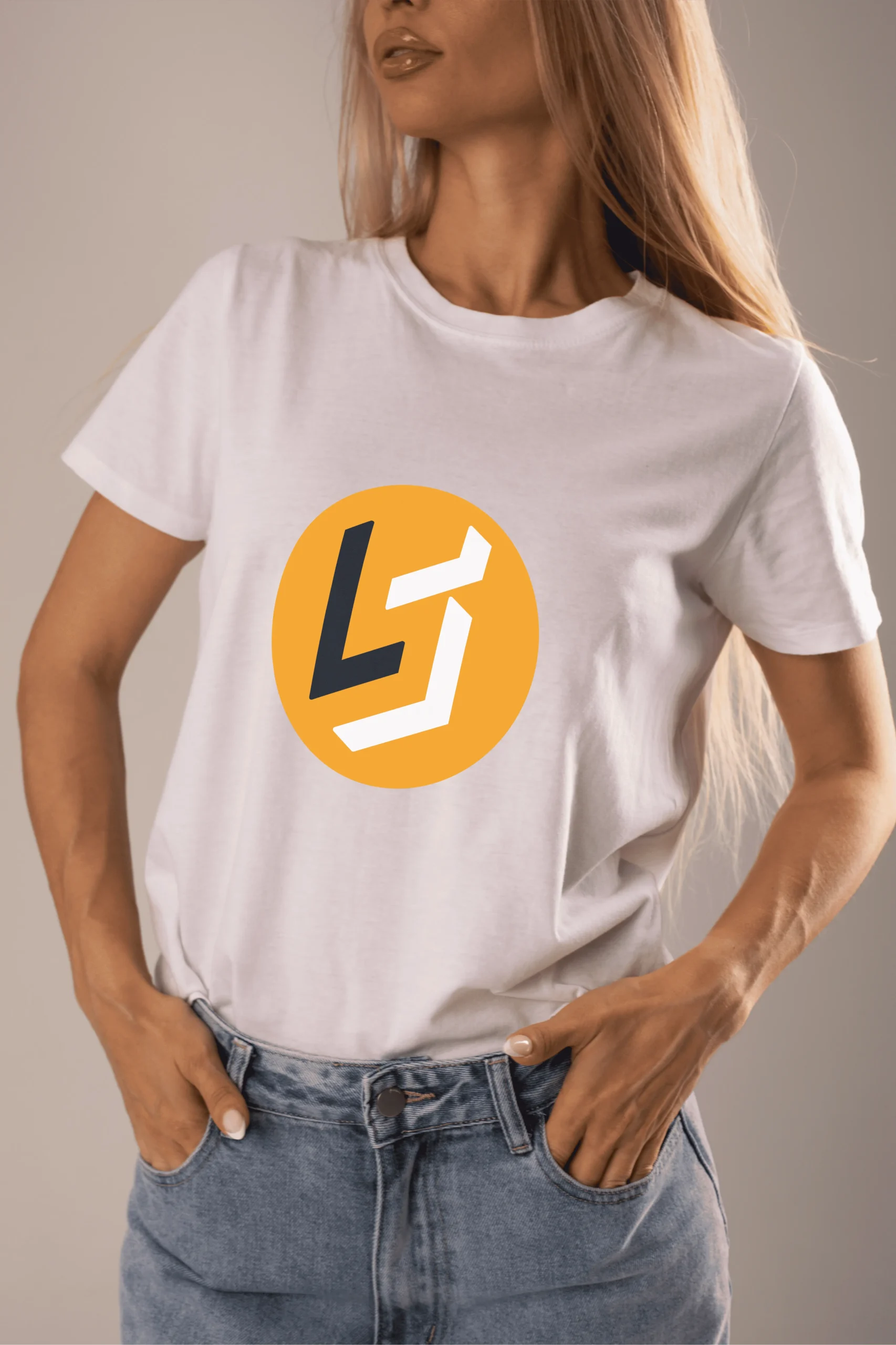 Camiseta La Sirvecería blanca.